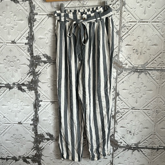 American Eagle Outfitters Pants - American eagle striped paper bag pants